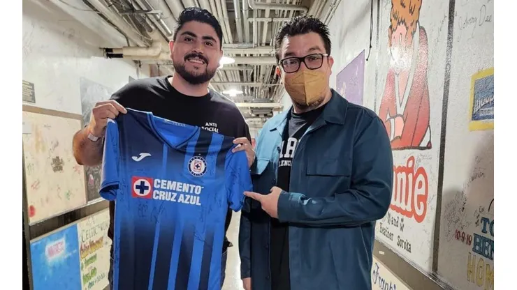 Franco presumió su jersey de La Máquina.