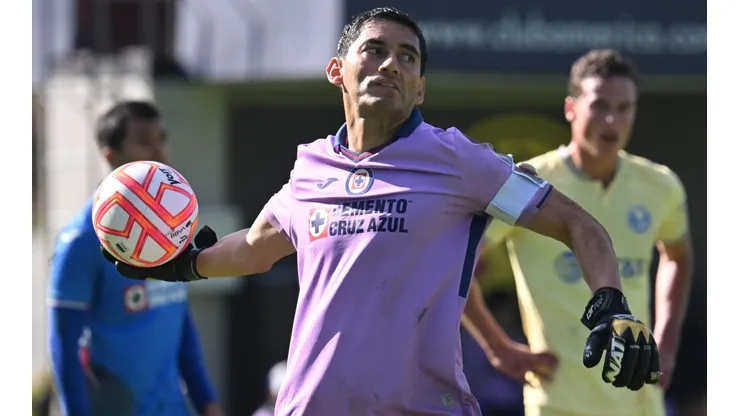 Jesús Corona regresó a la actividad con Cruz Azul Sub-20.