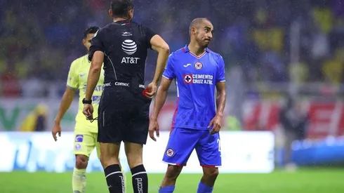 El mediocampista salió expulsado a final de la primera mitad