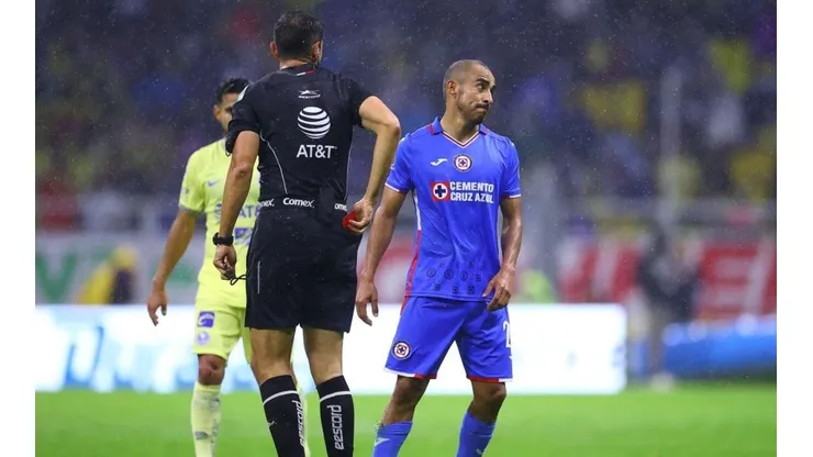 El mediocampista salió expulsado a final de la primera mitad