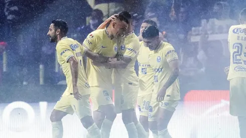 La celebración del resto de sus compañeros.