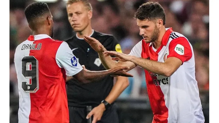 Giménez en su debut con el Feyenoord