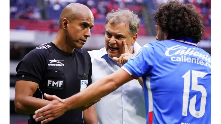 Aguirre apelando al arbitraje