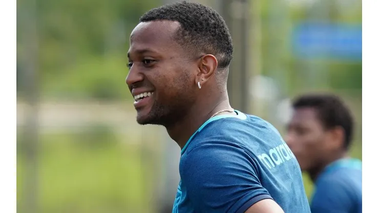Michael Estrada ya está en la Ciudadad de México para unirse a Cruz Azul.