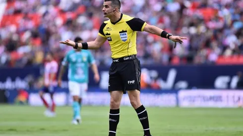 El silbante estará por primera vez como central en un partido de CAZ en este torneo