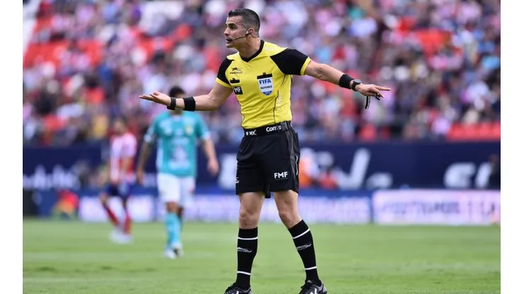 El silbante estará por primera vez como central en un partido de CAZ en este torneo