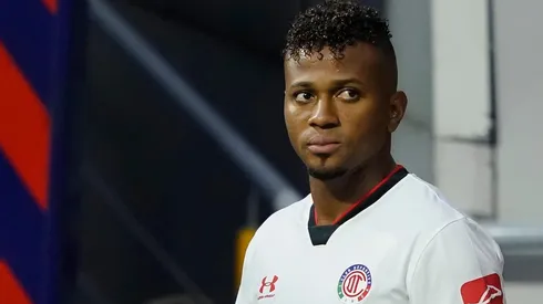 Michael Estrada volará esta noche.