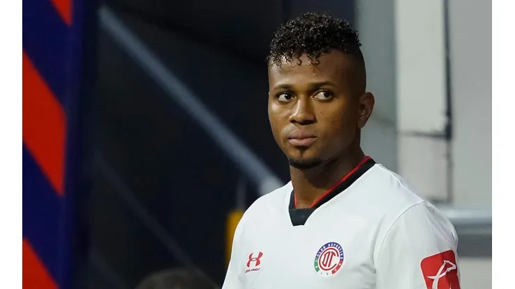 Michael Estrada volará esta noche.