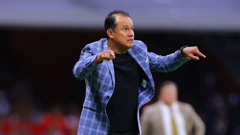 El entrenador peruano en un partido con Cruz Azul