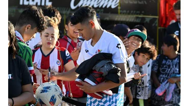 Uriel Antuna ya está en Estados Unidos con las estrellas de la Liga MX.