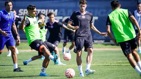 Santiago Giménez e Iván Morales