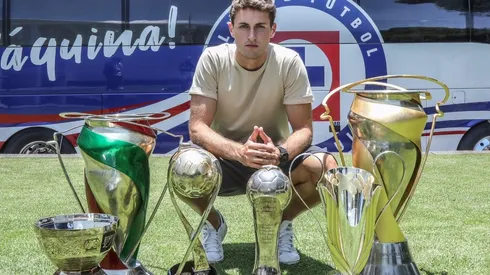 Santi Giménez se marchó de Cruz Azul para cumplir el sueño europeo.