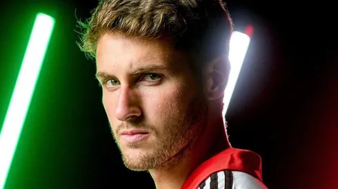 Santi aún no debuta con su nuevo equipo.