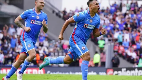 Morales celebrando su gol.