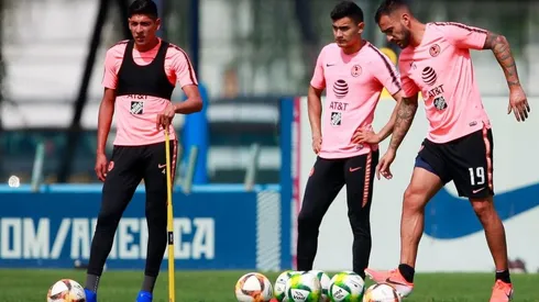 Edson Álvarez fue un valedor de la llegada de Santi al Feyenoord