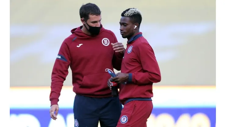 Jonathan Borja y Santiago Giménez