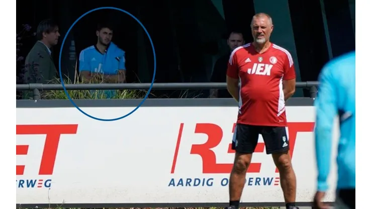 Santi Giménez vio el entrenamiento del Feyenoord.