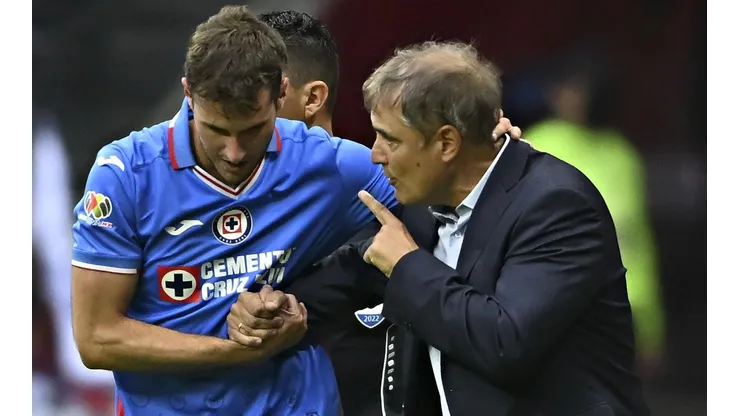 Cruz Azul sí va por un delantero para reemplazar a Santi Giménez