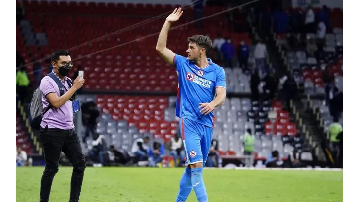 Santiago Giménez en su último partido en el Azteca