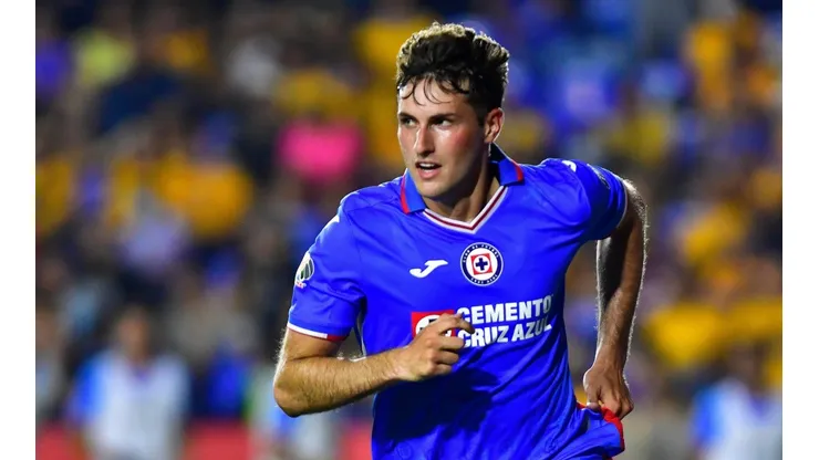Santi Giménez alcanzó su mayor valor en el mercado con Cruz Azul.