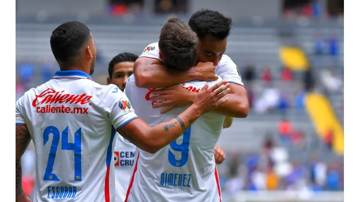 Santy y Charly celebrando el gol ante Atlas.