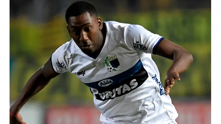 Gonzalo Carneiro espera por Cruz Azul para concretar su llegada.