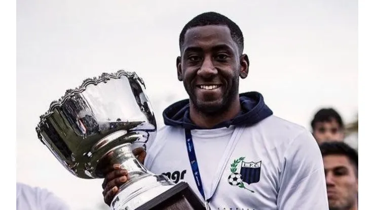 Gonzalo Carneiro con el Liverpool, de Uruguay