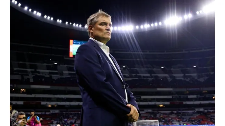 Diego Aguirre en el partido contra el Pachuca
