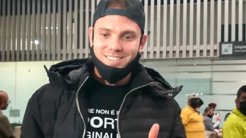 Carlos Rotondi en su llegada a México para reportar con Cruz Azul.