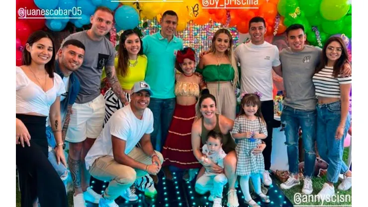Cata Domínguez y los invitados de Cruz Azul en la fiesta de su hija.
