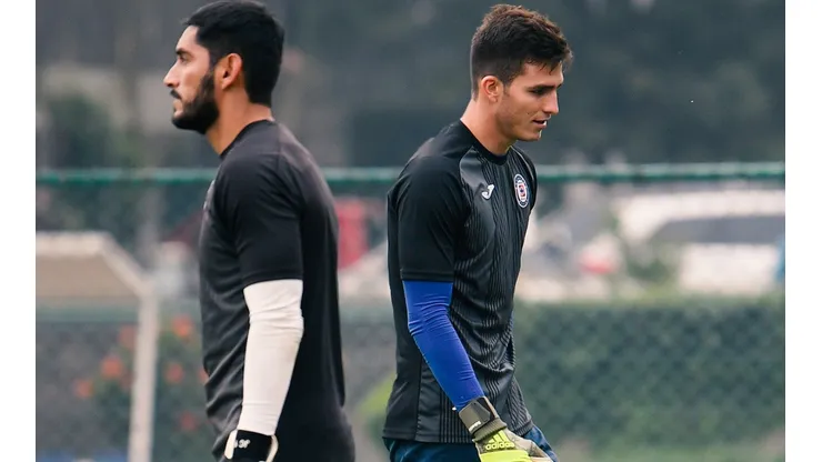 Jesús Corona y Sebastián Jurado pelearán por la titularidad en Cruz Azul.