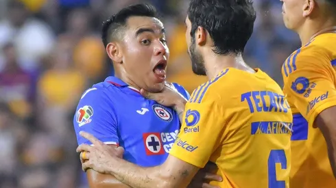 Charly Rodríguez fue agredido por Juan Pabló Vigón en el duelo de Cruz Azul ante Tigres.