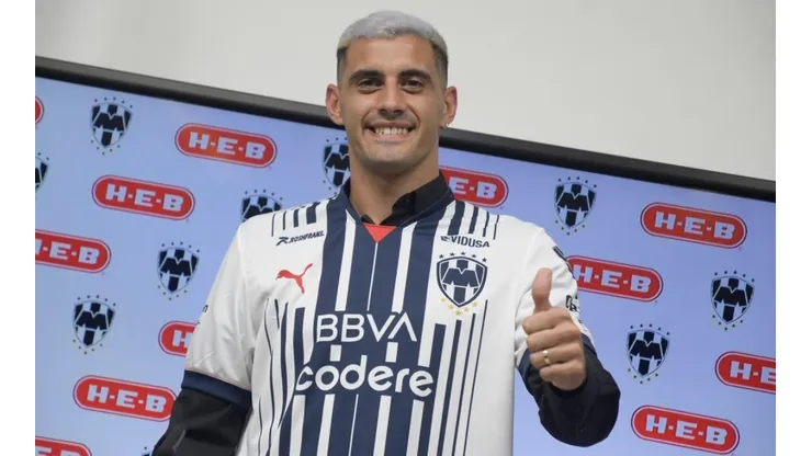 El delantero argentino fue presentado por Rayados de Monterrey