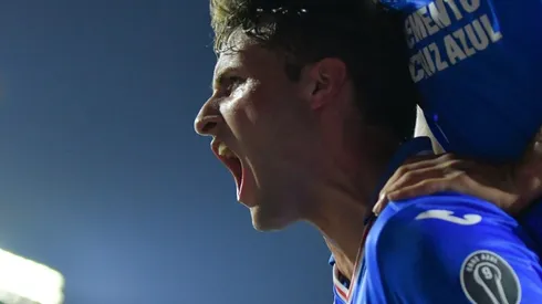 Santiago Giménez anotó el tercer tanto de los cementeros