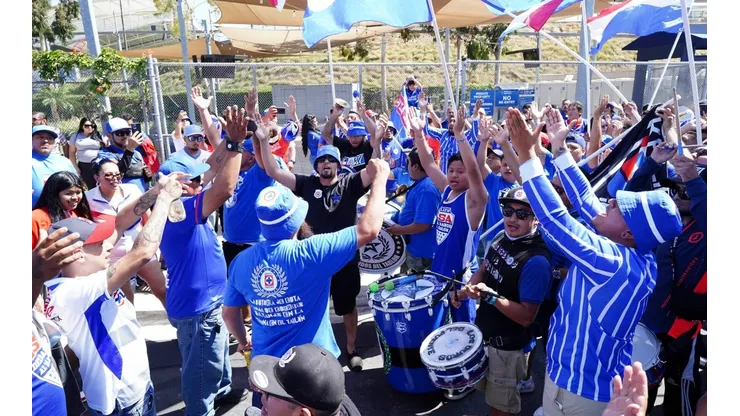 La afición cementera presente en todos lados.