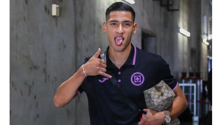 Uriel Antuna salió lesionado del partido de Cruz Azul en la Supercopa de la Liga MX.