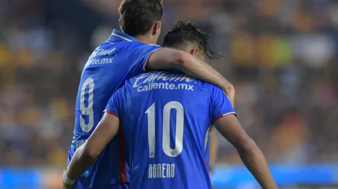 Santi Giménez y Ángel Romero anotaron en el triunfo de Cruz Azul.