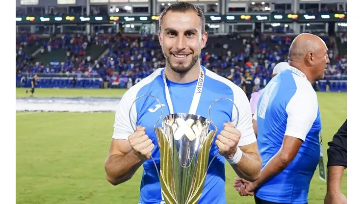 Alejandro Mayorga conquistó su primer título como jugador de Cruz Azul.