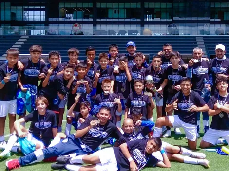 Hijo de Corona ataja penal para el Campeonato contra América | Video