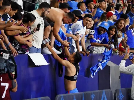VIDEO: Jugadores de Cruz Azul defendieron a espontáneo que saltó al campo
