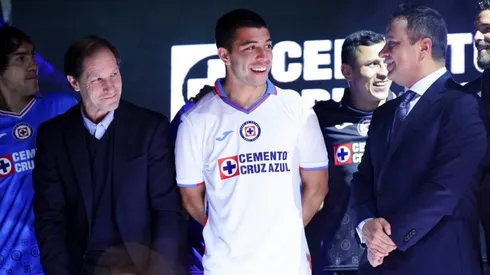 Velázquez en la presentación de los nuevos uniformes