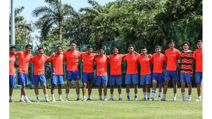 Los 14 canteranos que Cruz Azul convocó a la pretemporada en Cancún.