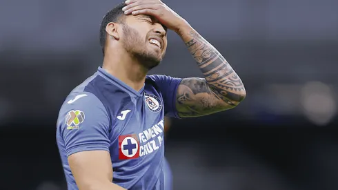 Juan Escobar salió de cambio del partido amistoso de Cruz Azul ante Venados.