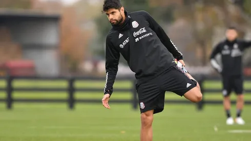 Araujo termina contrato 2023.