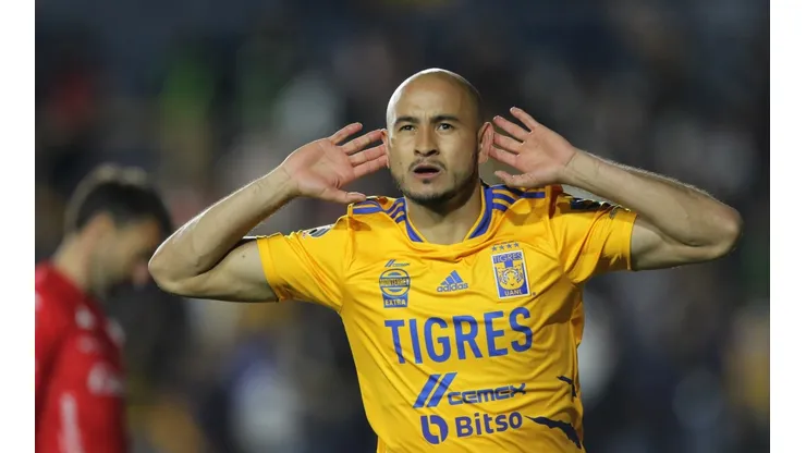 Carlos González aún es jugador de Tigres.