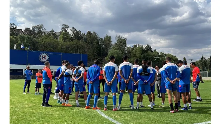 El entrenador uruguayo dirigió su primera sesión de entrenamiento