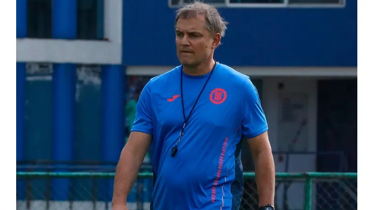 Diego Aguirre ya se presentó ante los jugadores de Cruz Azul.