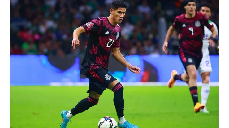 Uriel Antuna en acción con el Tricolor.