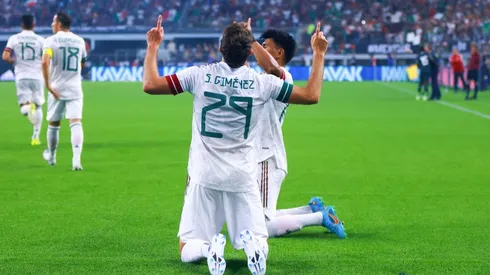 El Bebote celebrando su segundo gol con el Tri.
