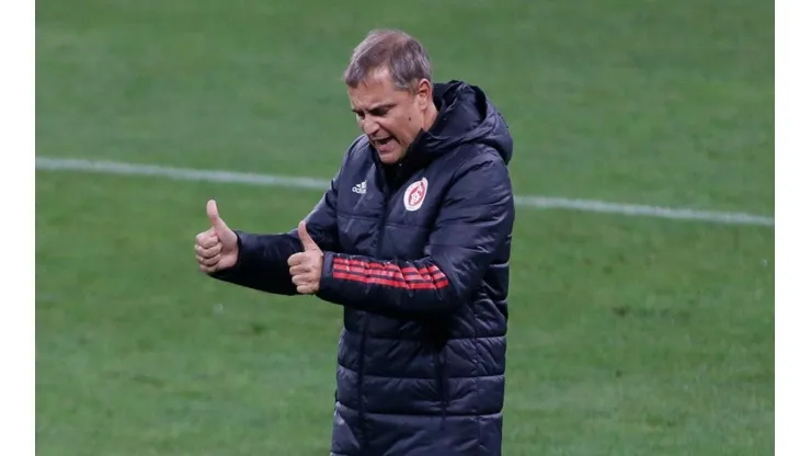 El entrenador uruguayo habría llegado a un acuerdo con los cementeros